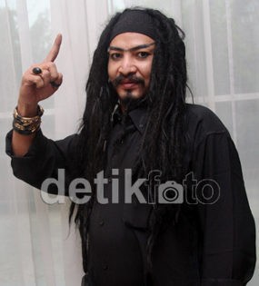 Selingkuhan Limbad Penyanyi Dangdut?