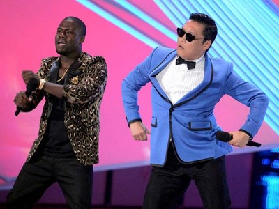 Psy Foto Bareng Seleb di MTV VMA 2012