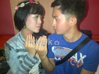 Nata dan Kiki pamer cincin.