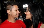 Gading Marten & Gisel Kompak Merah-merah