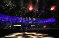 Pesta kembang api tersebut berhasil menghibur para pengunjung yang menghadiri acara pembukaan PON Riau.