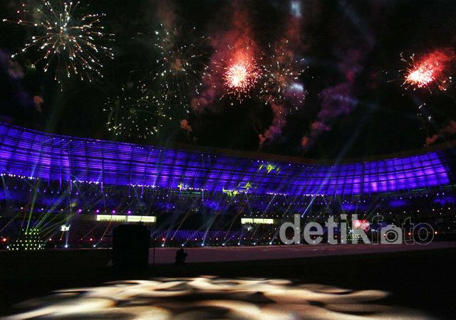 Pesta Kembang Api Buka PON Riau