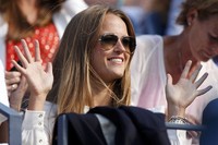 Kekasih Andy Murray, Kim Sears turut hadir dan memberikan dukungan. REUTERS/Adam Hunger.