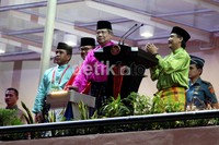 Presiden SBY menekan tombol sirine sebagai tanda dibukanya PON XVIII.