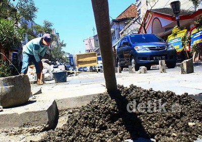 Perbaikan Jalan Braga Bikin Macet