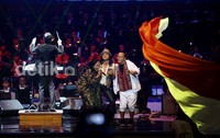 Renny Djayusman, Andy /Rif dan Iwa K juga turut tampil membawakan lagu Merah Putih ciptaan Gombloh (alm) yang diaransemen ulang oleh Addie MS.