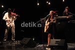 Menikmati Suara Khas Arabic Emel Mathlouthi