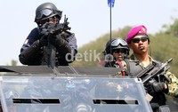Dalam kegiatan itu pasukan khusus Marinir juga unjuk kebolehan. Ramses/detikcom.
