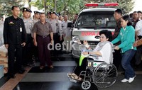 Hartati sebelumnya absen memenuhi panggilan pemeriksaan KPK sebagai tersangka dalam kasus suap untuk Bupati Buol Amran Batalipu. Hartati dikabarkan sedang sakit kejang-kejang.