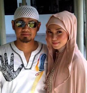 Ustad Guntur Tak Pernah Berniat Ceraikan Puput Melati