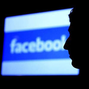 Taliban Dituding Umpankan Wanita Cantik di Facebook