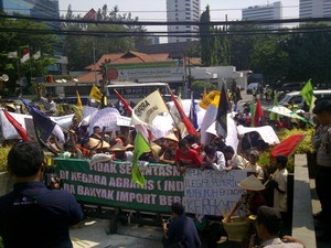 Ini Alasan Petani dan Pedagang Kepung Kantor Gita Wirjawan