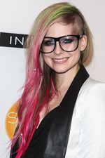 Rambut Avril Lavigne Bertabur Studded