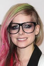 Rambut Avril Lavigne Bertabur Studded