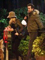 Yuk, Intip Kemesraan Blake Lively & Ryan Reynolds