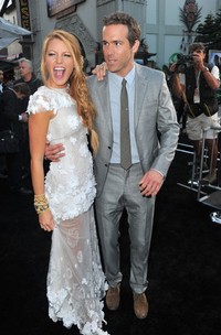 Pasangan tersebut tampak serasi saat menghadiri premiere Green Lantern di Graumans Chinese Theatre, Hollywood, Californiam pada 15 Juni 2011. Alberto E. Rodriguez/Getty Images.