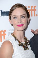 Bibir Pink Emily Blunt