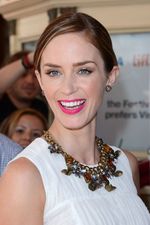 Bibir Pink Emily Blunt