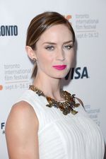 Bibir Pink Emily Blunt