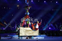 Proses penyalaan api PON. Tampak api tersebut tengah dikawal oleh Zamri Bachtiar dan Sutardji Calzoum Bachri.