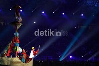 Mengiringi prosesi penyulutan api adalah pembacaan puisi berjudul Kukalung oleh Sutardji Calzoum Bachri, si Presiden Penyair Indonesia.