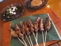 Kalau ke sini, Anda harus mencoba sate dombanya. Saus kacang dan kecapnya sengaja dipisah agar Anda mencoba satenya saja terlebih dahulu. Tak diberi sauspun sudah enak dan empuk! (Fitria Rahmadianti/Detikfood)