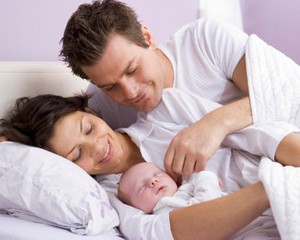 Alasan Mengapa Pasangan yang Punya Anak Lebih Bahagia