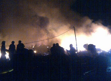 Ada Warga Bakar Kemenyan Sebelum Lapak Pemulung di Jatipadang Dilalap Api