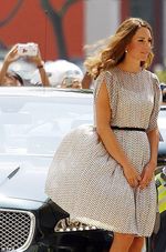 Ups, Dress Kate Middleton Ditiup Angin