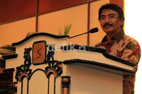 Adhyaksa Dault memberikan sambutan.