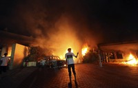 Gedung konsulat AS terbakar dalam sebuah unjuk rasa dan memyebabkan Dubes Chris Stevens tewas. Unjuk rasa ini diduga akibat film kontroversial Innocence of Muslims yang dianggap merendahkan Islam dan Nabi Muhammad. REUTERS/Esam Al-Fetori.