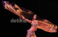 Belly dance adalah seni tari yang berasal dari Timur Tengah.  Meski begitu, para penari yang terlibat Rackstar tidak melulu dari Timur Tengah, namun terdapat penari dari Jepang, Singapura dan Malaysia.