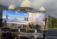 Halaman Bandara Sultan Baabullah, Ternate. Baliho Sail Morotai 2012 berjajar-jajar. Sail Morotai merupakan bagian dari Sail Indonesia yang diadakan tiap tahun untuk menggenjot potensi daerah agar dikenal di dalam dan luar negeri.