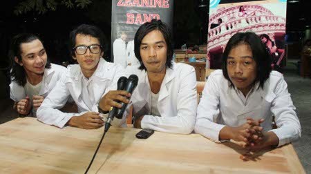 Belajar Dari Sonny \J-Rock\, Zeanine Band Eksis Lewat \Benci Mengingatmu\ Belajar Dari Sonny \J-Rock\, Zeanine Band Eksis Lewat \Benci Mengingatmu\