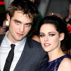 Robert Pattinson & Kristen Stewart Pacaran Lagi Demi Promosi Film?
