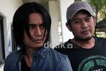 Charly Setia dengan Rambut Belah Tengahnya