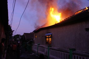 Rumah Satpam Dilalap Si Jago Merah