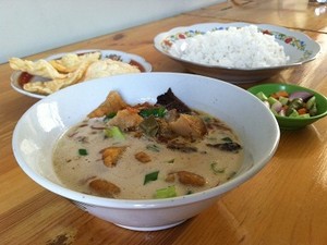 Menyantap Soto Khas Ibu Kota di Timur Jakarta