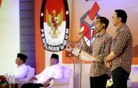 Dalam debat cagub-cawagub ini, Joko Widodo (Jokowi) menyindir soal proyek Mass Rapid Transportation (MRT) yang dicanangkan pemprov DKI. Menurutnya, sudah 20 tahun MRT dicanangkan tetapi belum digali dan tidak juga terlihat barangnya.