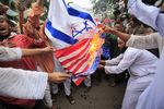 Muslim Bangladesh Bakar Bendera Israel & AS