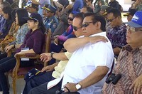 Gladi resik pembukaan sail morotai disaksikan Menko Kesra Agung Laksono dan Menteri Kelautan dan Perikanan Sharif C Soetardjo.