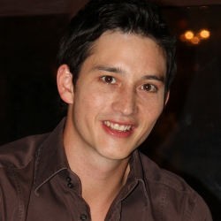 Ini Cara Mike Lewis Menolak Perempuan