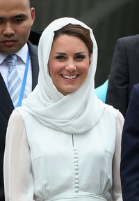 Kate Middleton cantik berkerudung. Chris Jackson/Getty Images.