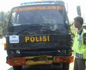 Truk Brimob Tabrak Pick Up di Pasuruan, 2 Orang Luka