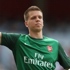 Szczesny Siap Main, Diaby & Walcott Masih Diragukan