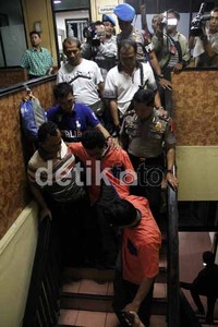 Para tersangka dijerat dengan pasal 340 junto 55 terkait pembunuhan berencana dan diancam hukumam dengan 20 tahun penjara.