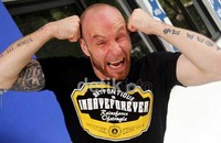 Usai mengisi acara di studio Dahsyat RCTI, Sabtu (15/9) Tyson beraksi gila.