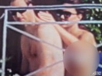 Pangeran William juga tampak dalam foto tersebut.(dok. ShowbizSpy/Egotastic)