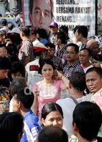 Gadis Cantik Ini Nyempil di Kampanye Jokowi