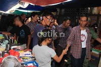 Jokowi blusukan ke Pasar Petak Sembilan di hari terakhir kampanye putaran kedua. Jokowi akan menantang juara bertahan Fauzi Bowo pada 20 September mendatang.